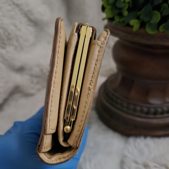 Authentic Louis Vuitton Multi Color Murakami Kiss Clasp Wallet - Picture 4 of 16